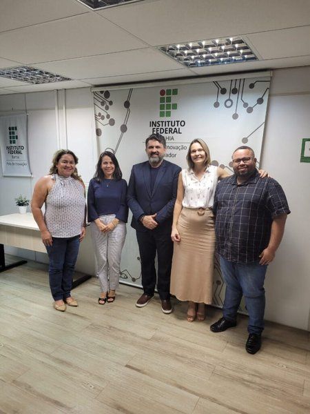 Dr. José Josimar Soares com a membros da equipe da Unidade IF-BA